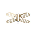 **Lampa wisząca z metalowymi panelami w kształcie ula**